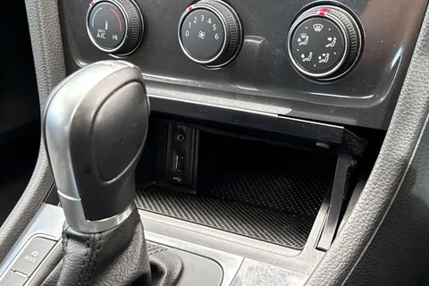 DG68UUA Volkswagen Golf 2.0 TDI SE 5dr DSG [Nav] ⭐1 Year Volkswagen Warranty⭐ Thumbnail #41