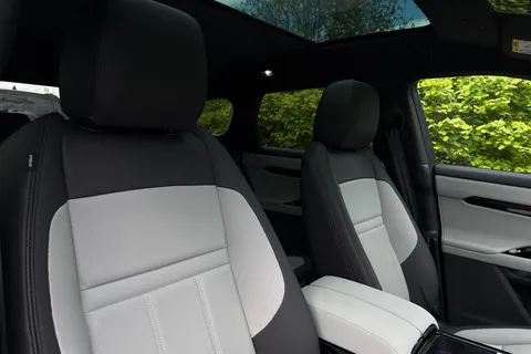  Land Rover Range Rover Evoque 1.5 P270e 12.17kWh Edition Auto 4WD Euro 6 (s/s) 5dr Thumbnail #11
