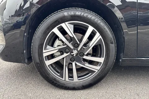 7 of 45 for PEUGEOT 208 1.2 PureTech Active Premium + EAT Euro 6 (s/s) 5dr