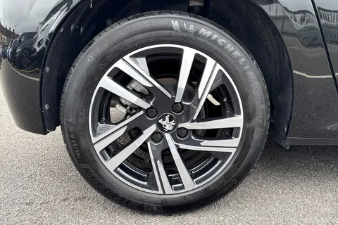 23 of 45 for PEUGEOT 208 1.2 PureTech Active Premium + EAT Euro 6 (s/s) 5dr