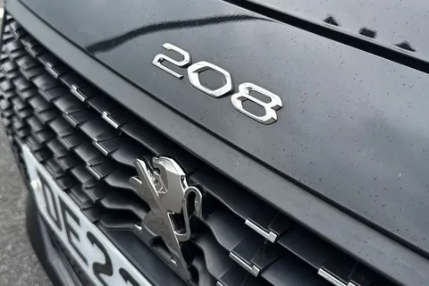 27 of 45 for PEUGEOT 208 1.2 PureTech Active Premium + EAT Euro 6 (s/s) 5dr