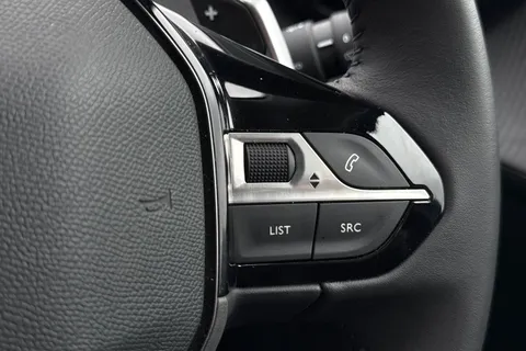 29 of 45 for PEUGEOT 208 1.2 PureTech Active Premium + EAT Euro 6 (s/s) 5dr