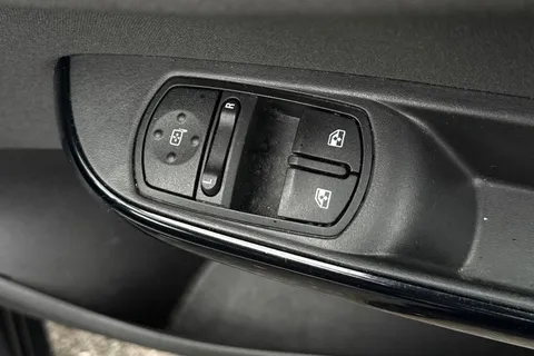 SN18YUJ Vauxhall Corsa 1.4i ecoTEC Energy Euro 6 3dr (a/c) Thumbnail #21