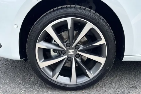 SEAT Leon 1.5 TSI EVO FR Sport Euro 6 (s/s) 5dr Thumbnail #11