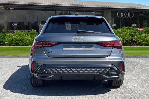 Audi A3 1.5 TFSIe 40 S line Sportback S Tronic Euro 6 (s/s) 5dr 17.9kWh Thumbnail #4