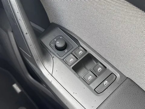 KR26LVA SEAT Ibiza 1.0 TSI 115 FR Sport 5dr DSG Thumbnail #18