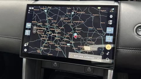 KK24CFF Land Rover Discovery Sport 1.5 P270e Dynamic HSE 5dr Thumbnail #13