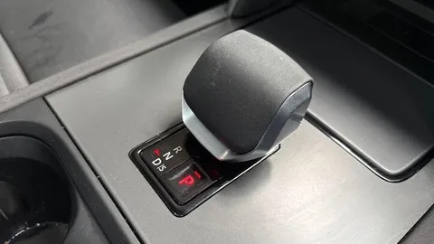 KK24CFF Land Rover Discovery Sport 1.5 P270e Dynamic HSE 5dr Thumbnail #15