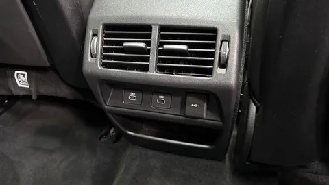 KK24CFF Land Rover Discovery Sport 1.5 P270e Dynamic HSE 5dr Thumbnail #19