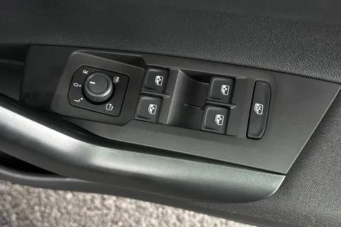 MV75UMS Volkswagen Polo 1.0 TSI Life 5dr Thumbnail #21