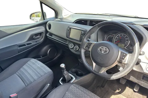 14 of 44 for Toyota Yaris 1.33 Dual VVT-i Icon Euro 6 5dr