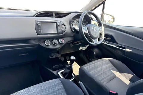 15 of 44 for Toyota Yaris 1.33 Dual VVT-i Icon Euro 6 5dr