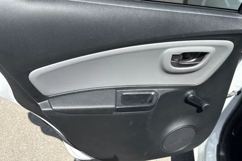 34 of 44 for Toyota Yaris 1.33 Dual VVT-i Icon Euro 6 5dr
