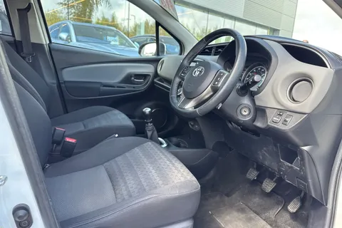 40 of 44 for Toyota Yaris 1.33 Dual VVT-i Icon Euro 6 5dr