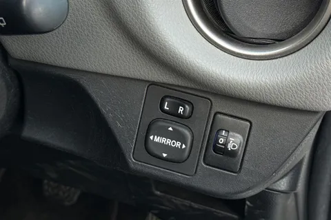 41 of 44 for Toyota Yaris 1.33 Dual VVT-i Icon Euro 6 5dr