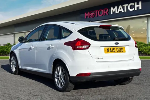 NA15OOD Ford Focus 1.6 Zetec Powershift Euro 6 5dr Thumbnail #2