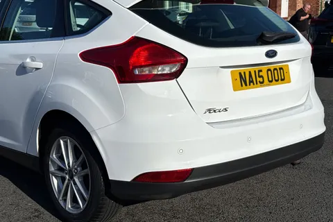 NA15OOD Ford Focus 1.6 Zetec Powershift Euro 6 5dr Thumbnail #8