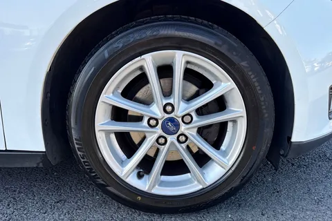 NA15OOD Ford Focus 1.6 Zetec Powershift Euro 6 5dr Thumbnail #10