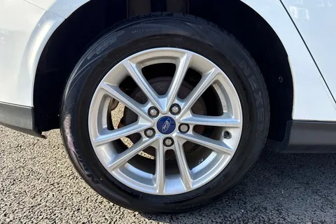 NA15OOD Ford Focus 1.6 Zetec Powershift Euro 6 5dr Thumbnail #11