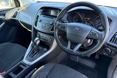 NA15OOD Ford Focus 1.6 Zetec Powershift Euro 6 5dr Thumbnail #18