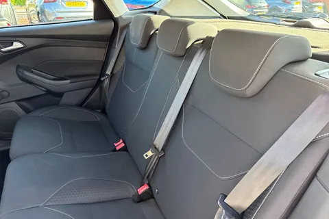 NA15OOD Ford Focus 1.6 Zetec Powershift Euro 6 5dr Thumbnail #19
