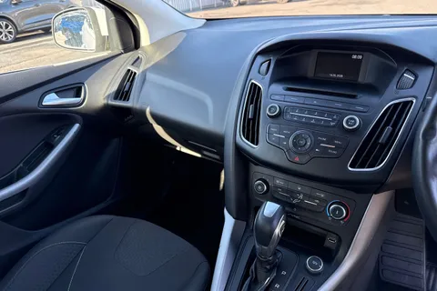 NA15OOD Ford Focus 1.6 Zetec Powershift Euro 6 5dr Thumbnail #20
