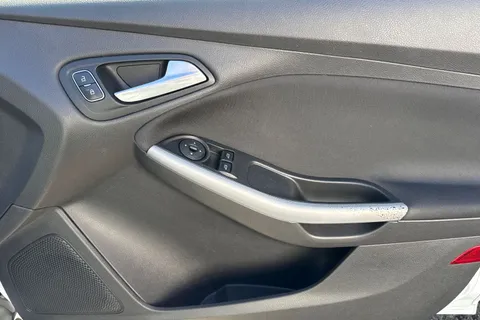 NA15OOD Ford Focus 1.6 Zetec Powershift Euro 6 5dr Thumbnail #21