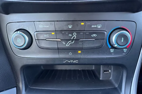 NA15OOD Ford Focus 1.6 Zetec Powershift Euro 6 5dr Thumbnail #22