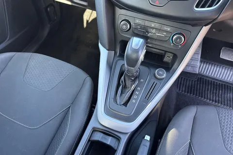 NA15OOD Ford Focus 1.6 Zetec Powershift Euro 6 5dr Thumbnail #23