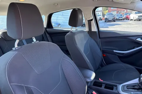 NA15OOD Ford Focus 1.6 Zetec Powershift Euro 6 5dr Thumbnail #24