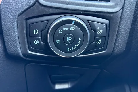 NA15OOD Ford Focus 1.6 Zetec Powershift Euro 6 5dr Thumbnail #30