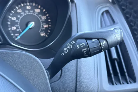 NA15OOD Ford Focus 1.6 Zetec Powershift Euro 6 5dr Thumbnail #32