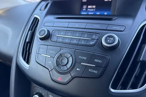 NA15OOD Ford Focus 1.6 Zetec Powershift Euro 6 5dr Thumbnail #37