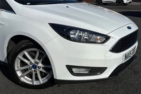 NA15OOD Ford Focus 1.6 Zetec Powershift Euro 6 5dr Thumbnail #41