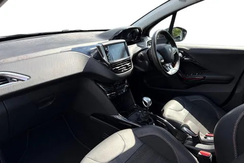15 of 57 for PEUGEOT 2008 1.2 PureTech GT Line Euro 6 (s/s) 5dr