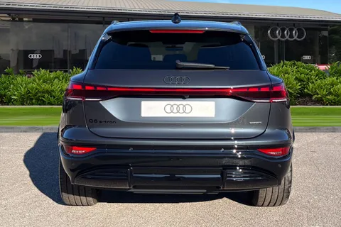 Audi Q6 E-Tron 100kWh Black Edition Auto quattro 5dr Thumbnail #4