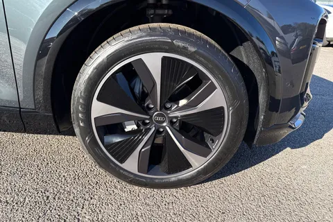 Audi Q6 E-Tron 100kWh Black Edition Auto quattro 5dr Thumbnail #9
