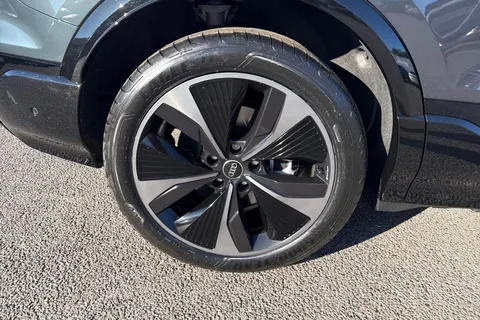 Audi Q6 E-Tron 100kWh Black Edition Auto quattro 5dr Thumbnail #10