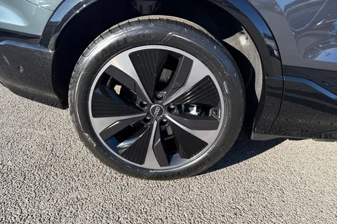 Audi Q6 E-Tron 100kWh Black Edition Auto quattro 5dr Thumbnail #12
