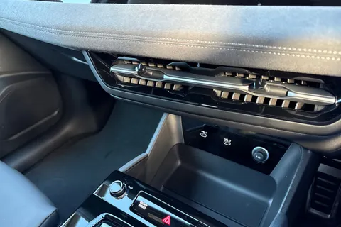 Audi Q6 E-Tron 100kWh Black Edition Auto quattro 5dr Thumbnail #49