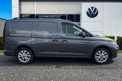 DG73OFH Volkswagen Caddy Maxi 2.0 TDI C20 Commerce Pro DSG LWB Euro 6 (s/s) 6dr Thumbnail #4
