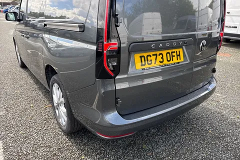 DG73OFH Volkswagen Caddy Maxi 2.0 TDI C20 Commerce Pro DSG LWB Euro 6 (s/s) 6dr Thumbnail #9