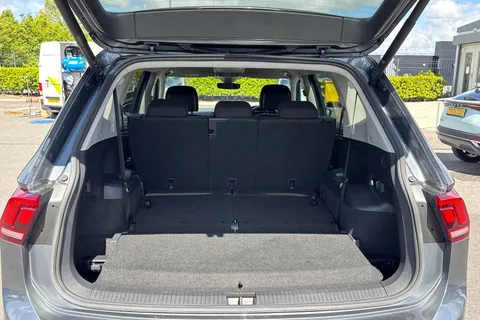 YX23UMS Volkswagen Tiguan Allspace 1.5 TSI Life Euro 6 (s/s) 5dr Thumbnail #8