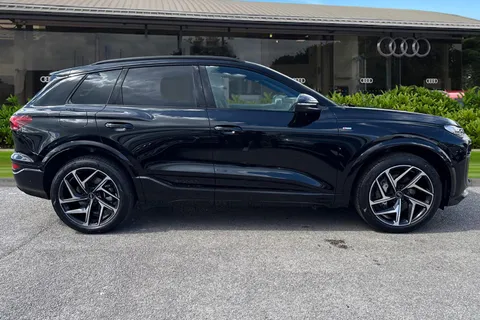 Audi Q6 E-Tron 100kWh Black Edition Auto quattro 5dr Thumbnail #3