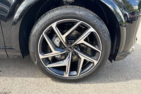 Audi Q6 E-Tron 100kWh Black Edition Auto quattro 5dr Thumbnail #9