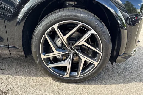 Audi Q6 E-Tron 100kWh Black Edition Auto quattro 5dr Thumbnail #11