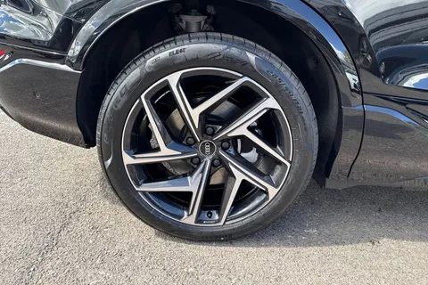 Audi Q6 E-Tron 100kWh Black Edition Auto quattro 5dr Thumbnail #12
