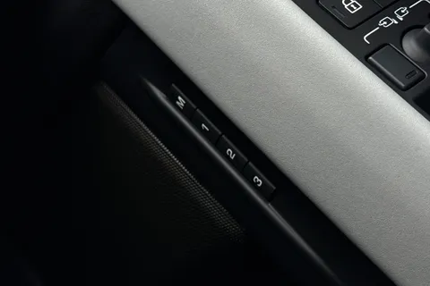 Land Rover Range Rover Evoque 1.5 P270e 12.17kWh Hoxton Edition Auto 4WD Euro 6 (s/s) 5dr Thumbnail #30