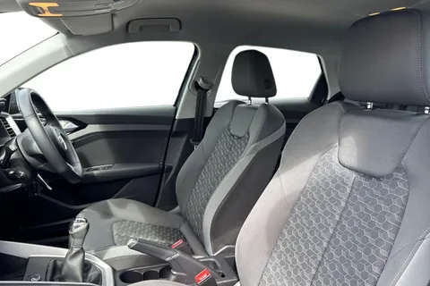 15 of 47 for Audi A1 Sport 30 TFSI 116 PS 6-speed
