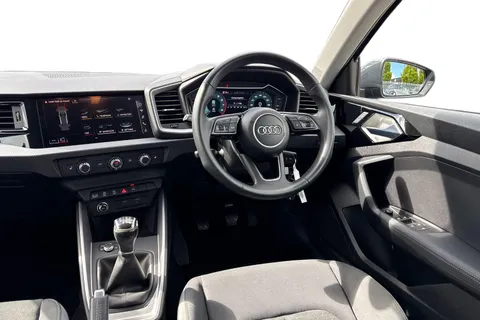 17 of 47 for Audi A1 Sport 30 TFSI 116 PS 6-speed